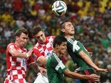 Croatia's forward Mario Mandzukic (L) and Croatia's defender Sime Vrsaljko (2nd L) vie with Mexico players during a Group A football match on June 23, 2014