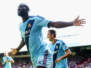 Carlton Cole of West Ham celebrates scoring his team's third goal during the Barclays Premier League match between Crystal Palace and West Ham United at Selhurst Park on August 23, 2014