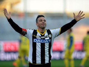 Antonio Di Natale of Udinese Calcio celebrates after scoring his opening goal and his 200th goal in Serie A during the Serie A match between Udinese Calcio and AC Chievo Verona at Stadio Friuli on November 23, 2014