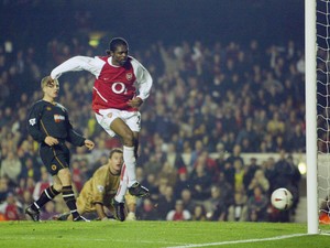 Kanu of Arsenal scores a goal during the Carling Cup fourth round match between Arsenal and Wolverhampton Wanderers at Highbury on December 2, 2003