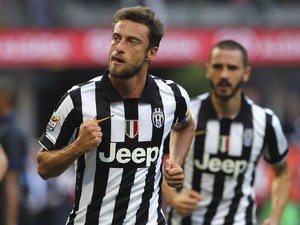 Claudio Marchisio of Juventus FC celebrates his goal during the Serie A match between FC Internazionale Milano and Juventus FC at Stadio Giuseppe Meazza on May 16, 2015