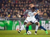 Basel's Swiss forward Breel Embolo (L) vies with Porto's Brazilian defender Maicon during the UEFA Champions League round of 16 first leg football match between Basel (FCB) and Porto (FCP) on February 18, 2015