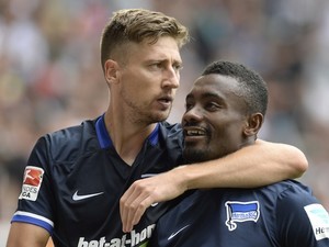 Jens Hegeler congratulates Salomon Kalou after he scores a penalty for Hertha Berlin against Augsburg on August 15, 2015