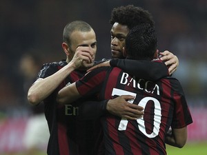 Luiz Adriano (C) of AC Milan celebrates his goal with his team-mates Carlos Bacca (R) and Luca Antonelli (L) during the Serie A match between AC Milan and UC Sampdoria at Stadio Giuseppe Meazza on November 28, 2015 in Milan, Italy.
