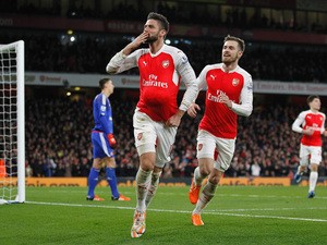 Arsenal's French striker Olivier Giroud (L) celebrates scoring his team's second goal during of the English Premier League football match between Arsenal and Sunderland at the Emirates Stadium in London on December 5, 2015