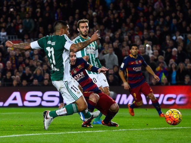 Lionel Messi finds the net during the game between Barcelona and Real Betis on December 30, 2015