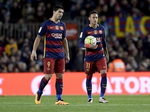 Luis Suarez and Neymar are unhappy at not winning during the La Liga game between Barcelona and Sevilla on February 28, 2016