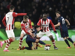 Atletico Madrid's Oliver Torres fights for possession against PSV Eindhoven during the Champions League last-16 first leg on February 24, 2016