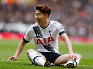 Son Heung-Min has a rest during the Premier League game between Tottenham Hotspur and Swansea City on February 28, 2016