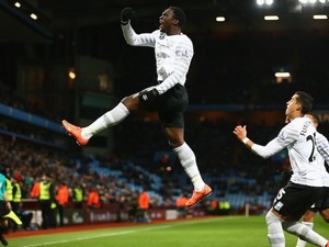 Romelu Lukaku scores during the Premier League game between Aston Villa and Everton on March 1, 2016