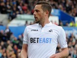 Gylfi Sigurdsson in action during the Premier League game between Swansea City and Everton on May 6, 2017